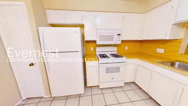 Photo - 204 W William Cannon Dr