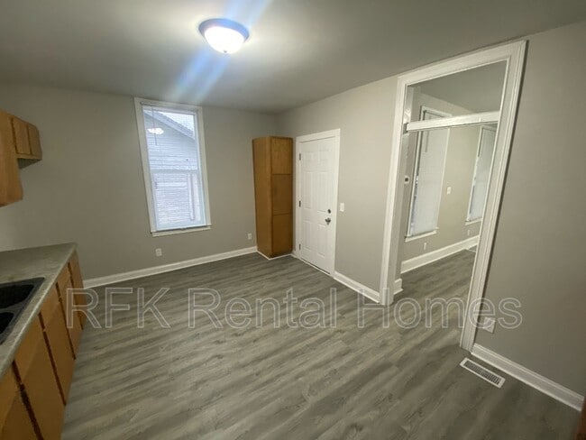 Photo - 108 N 6th St