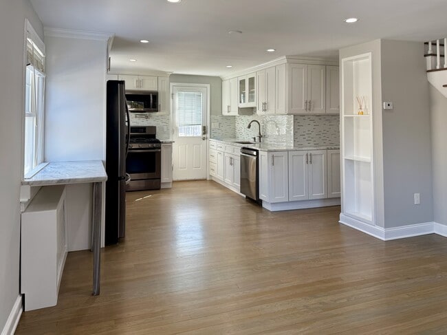 Photo - 191 Hobart Ave