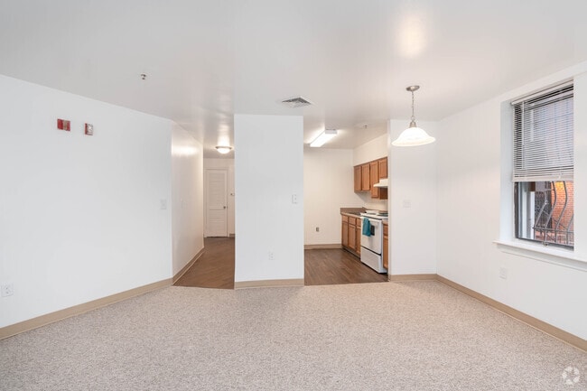 2BR, 1BA - 880SF