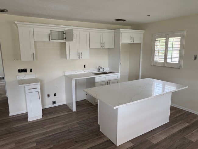 Building Photo - 28 Lake Vista Trl Unit 205