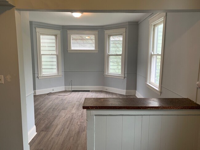 Photo - 953 Wells St