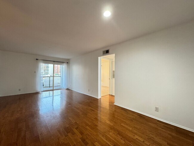 Photo - Bright And Cozy 2 Bed 2 Bath Condo In Vibrant Pointe At Park Center Unit 156