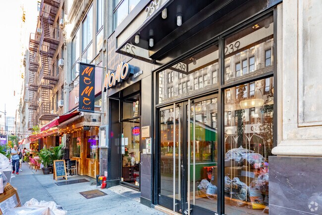 Entrada - 239 Park Avenue South