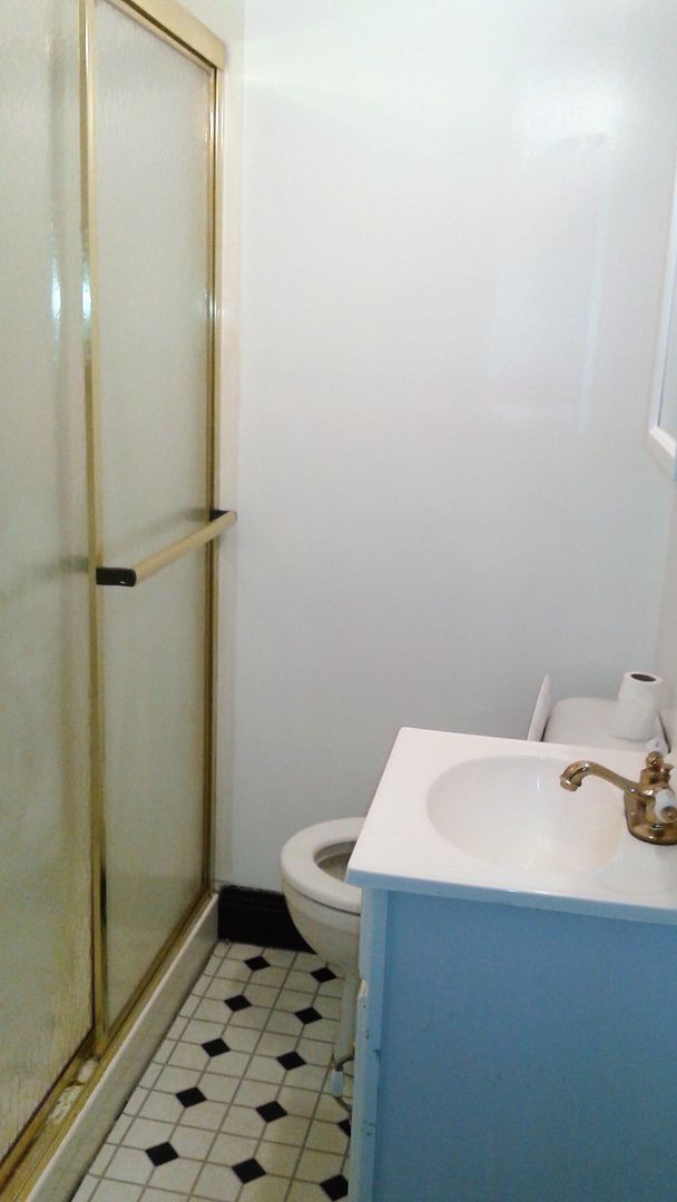 Photo - Spacious bedroom in a great area in fishtown. Unit 101