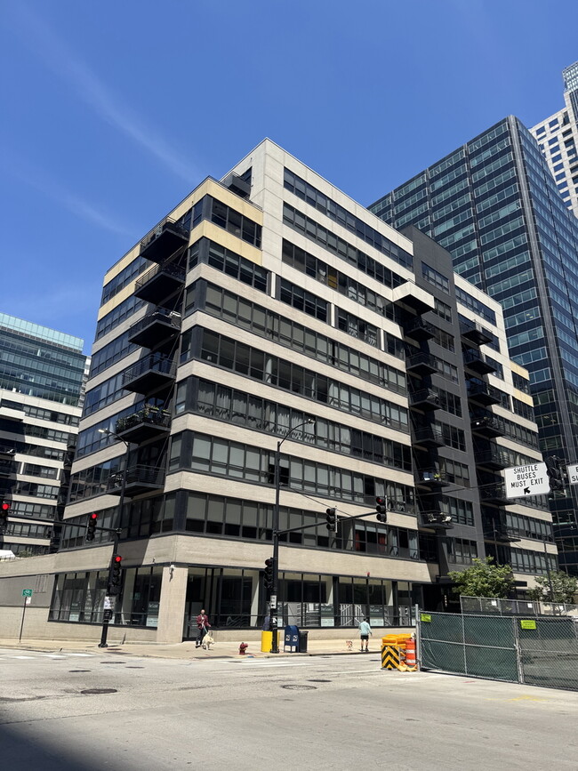 Building Photo - 130 S Canal St Unit 311