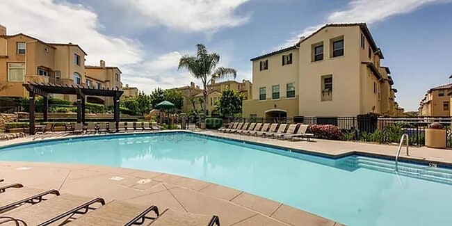 Available NOW***Charming 3-Level Townhome ... - Available NOW***Charming 3-Level Townhome ...
