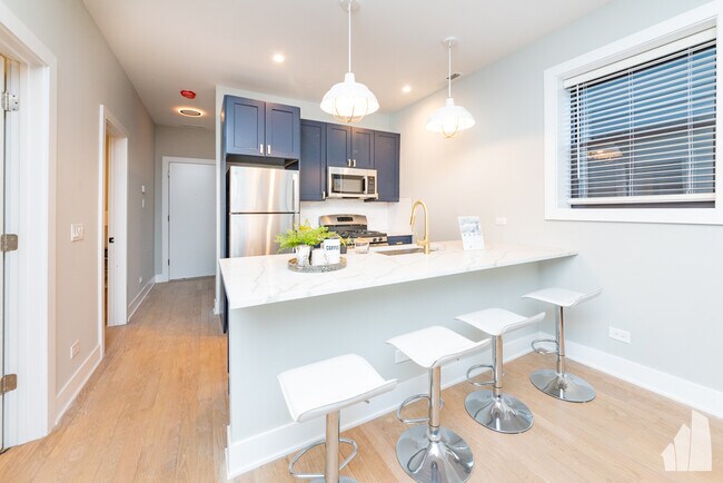 2020 W Montrose Ave Unit 3B