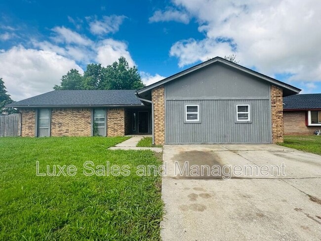Photo - 11701 N Lee Ave House
