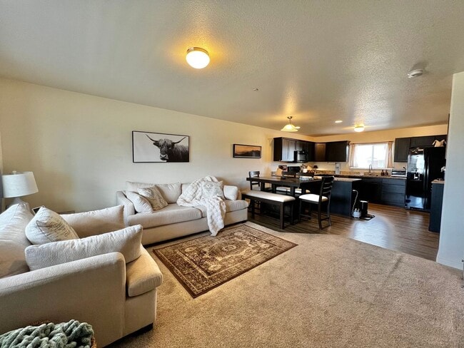 Building Photo - 2 Bedroom 2.5 bathroom Townhouse in Greeley
