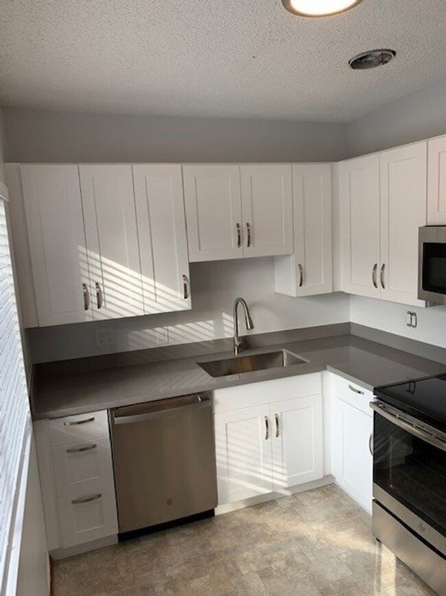 Photo - Newly Updated Bellevue/Interlake Rambler Home!