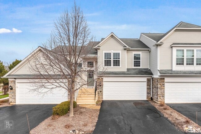 Building Photo - AUTUMN CREEK SECOND FLOOR CONDO WITH TWO CAR GARAGE