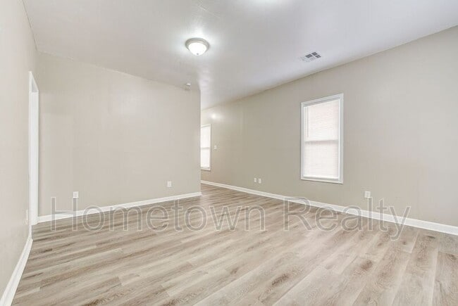 Photo - 2105 N Lottie Ave