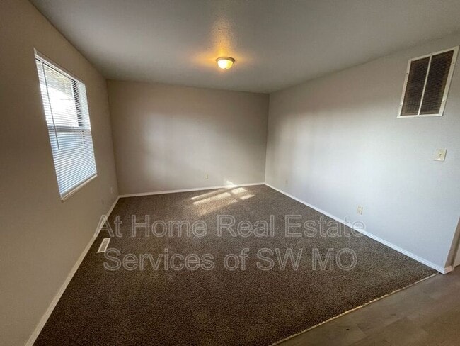 Photo - 900 S Crutcher Ave Unit Apt #4