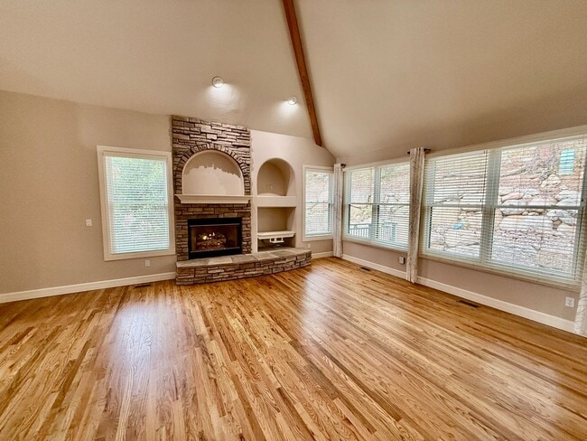 Photo - Gorgeous 4 Bedroom Townhome located in Gated Broadmoor Community