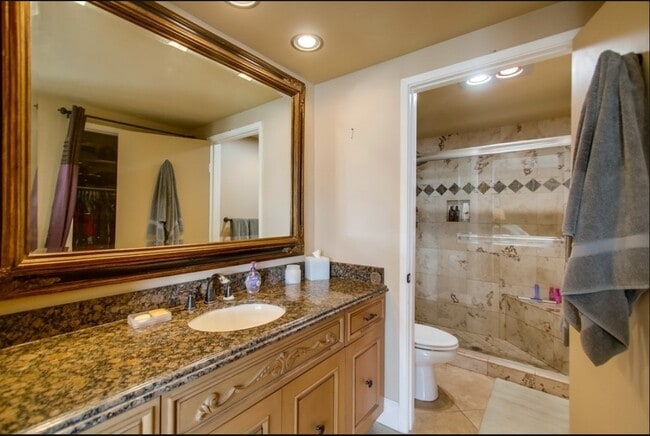 Building Photo - 187 Kingston Ct W