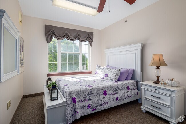 1BR, 1BA - 500SF - Bedroom - Villages of Jackson Creek