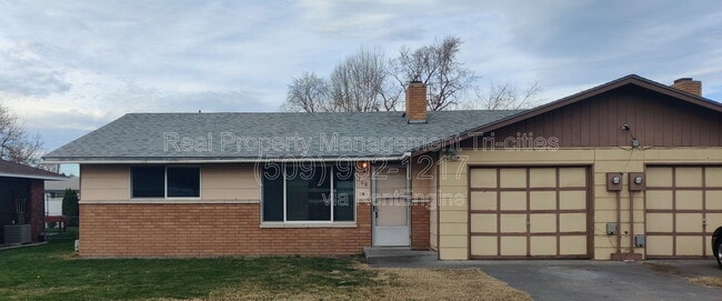 Building Photo - 708 N Rd 34