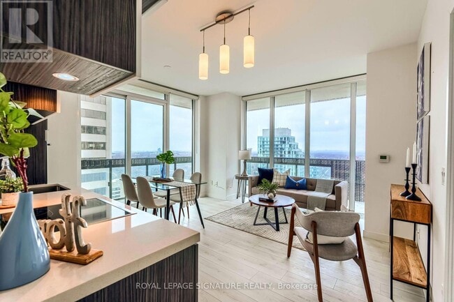 Photo - 8 Eglinton Ave E Unité 2705