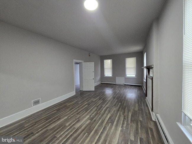 Photo - 5526 N Mascher St Unidad 1ST FL