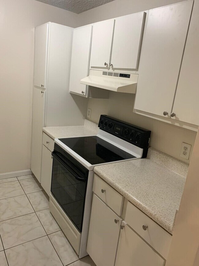 4561-21 2bed/1 bath