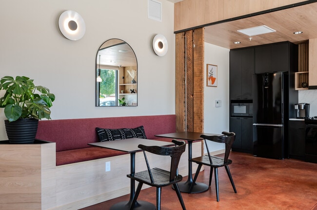 Sala de estar para residentes con WiFi y espacios de coworking