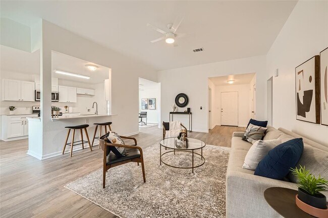 Photo - 905 Jasmine Trail