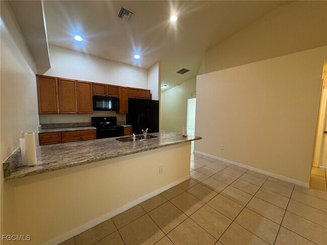 Photo - 409 Nicholas Pkwy W