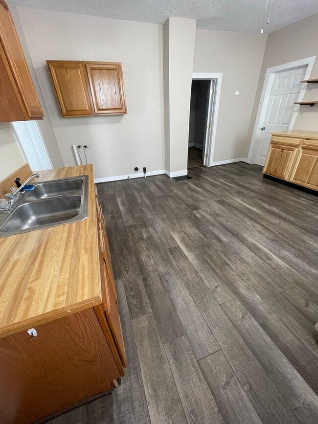 Photo - 934-936 W 5th St Unit 934 W 5th St (Downstairs)