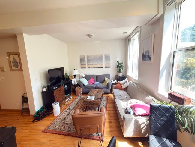 Photo - 1446 N Leavitt St Unit 2