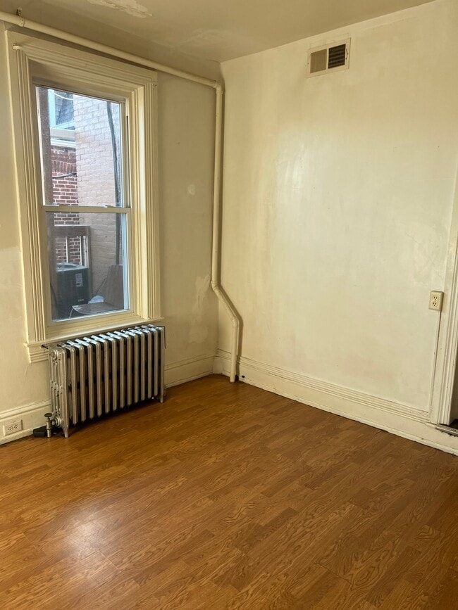 Photo - 631 W Market St Unit 2