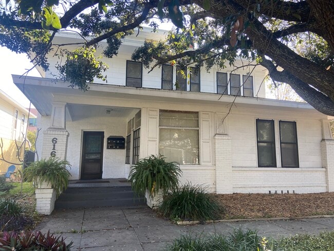 Building Photo - 616 W Azeele St Unit #1