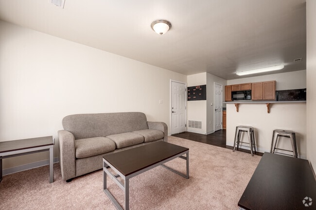 2BR, 2BA - 715SF - Living Room