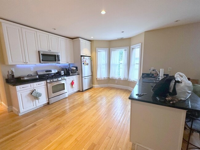 Building Photo - 28 Benham St Unit 2