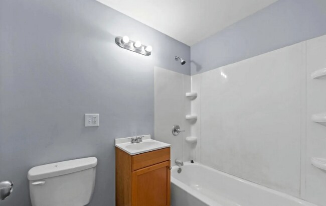 Photo - 7617 S Colfax Ave Unidad 204