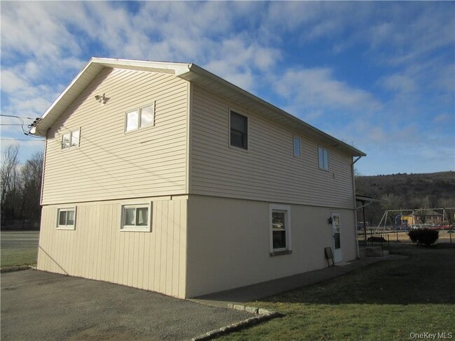 Building Photo - 26 Wing Ave Unit D