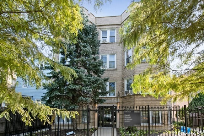 Building Photo - 2839 N Sawyer Ave Unit 3N Rental