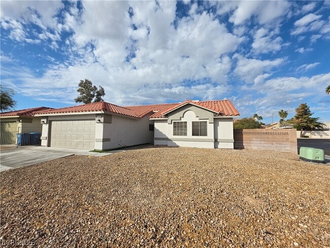 5843 Berry Hill Ln