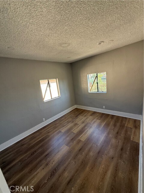 Photo - 2853 E 6th St