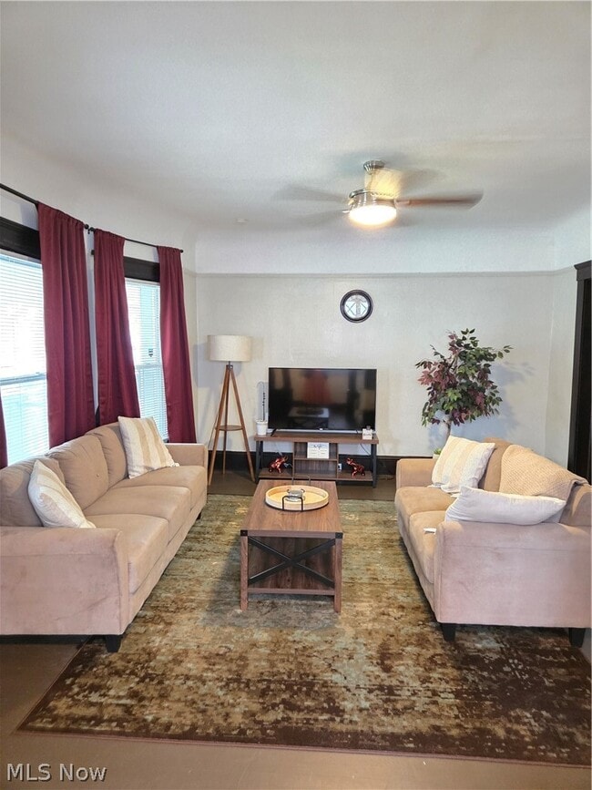 Photo - 1450 E 110th St