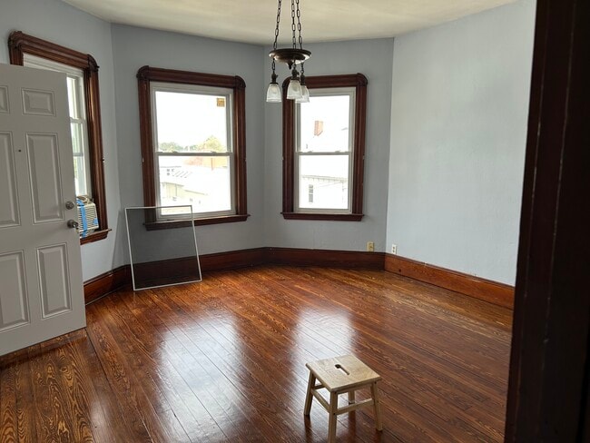 Building Photo - 56 Clifford St Unit 3 Rental