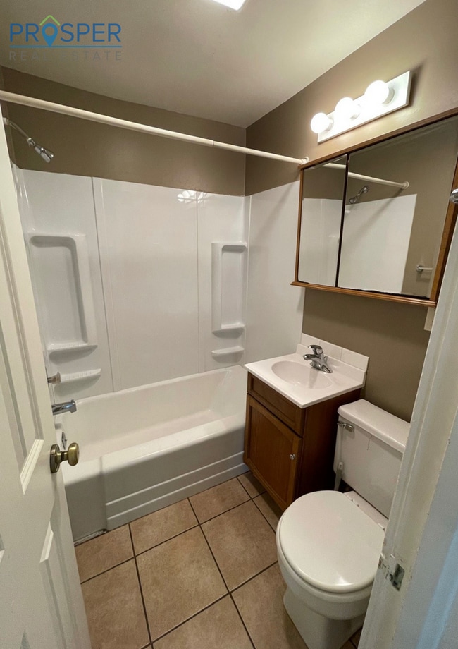 Building Photo - WA810X Unit WA810X - 2 Rental
