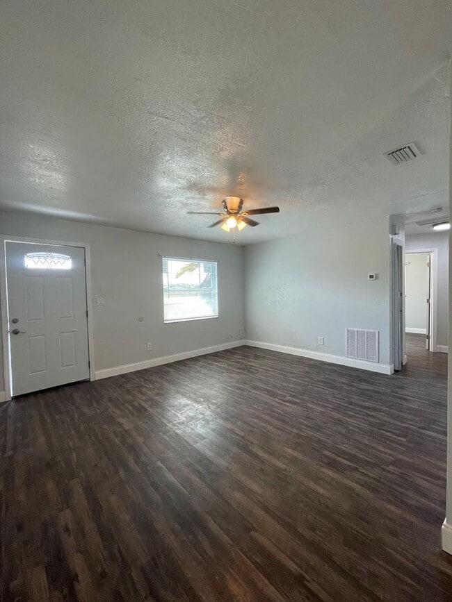 Photo - 4 BED/2 BATH Home! AVAILABLE NOW!