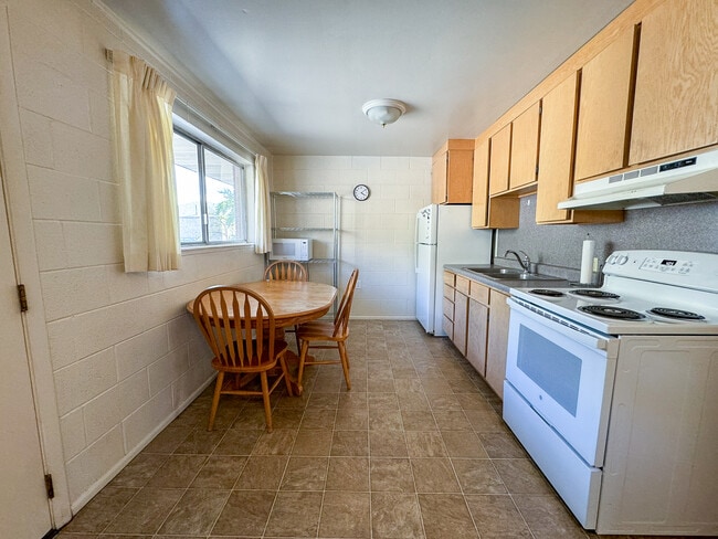 Photo - 813 E 820 N