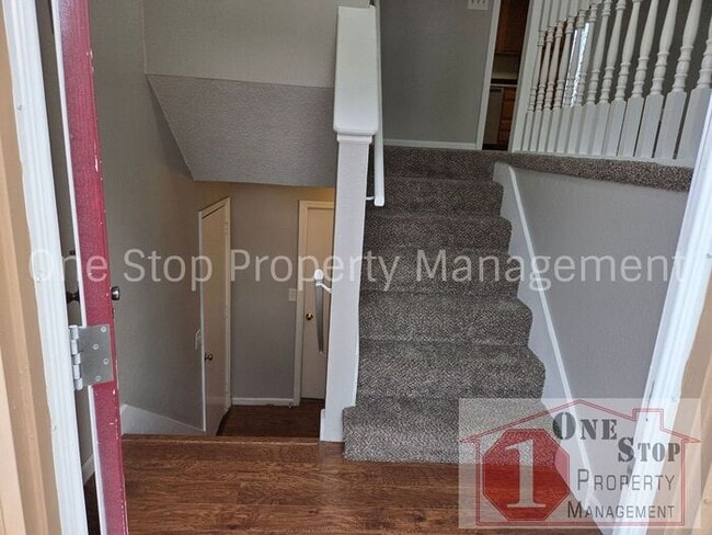 Photo - Cozy 3 bedroom 2.5 bathroom in Blue Springs, MO!