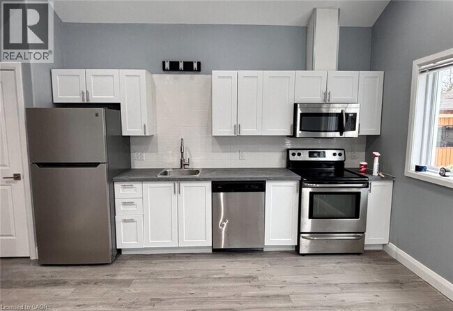 Photo - 140 Byron Ave