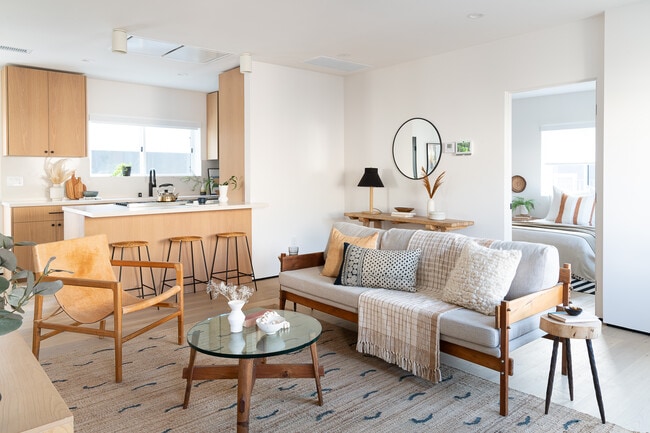 Unidad independiente de 2 dormitorios - 2016-2022 N Vista del Mar Ave