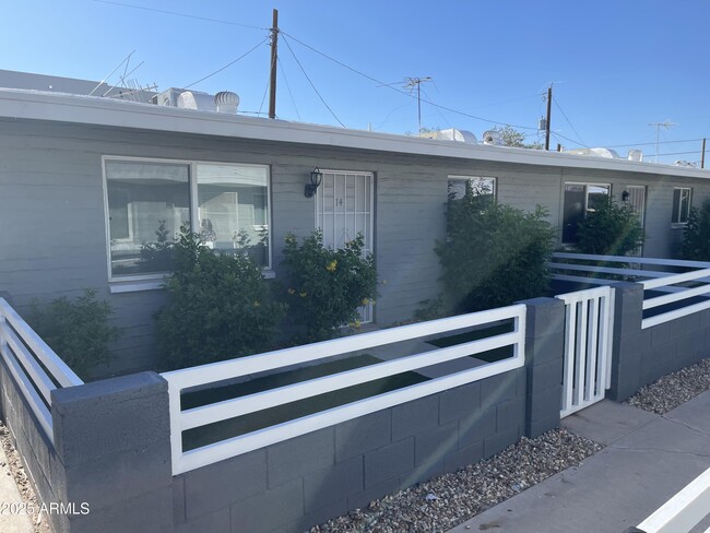 Building Photo - 511 N 52nd St Rental
