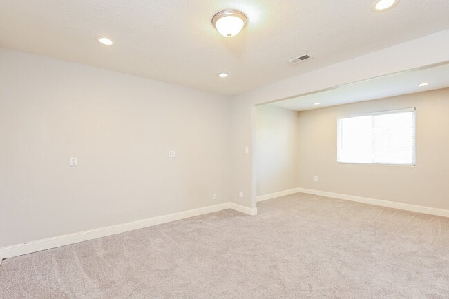 Photo - 3056 W 1010 N