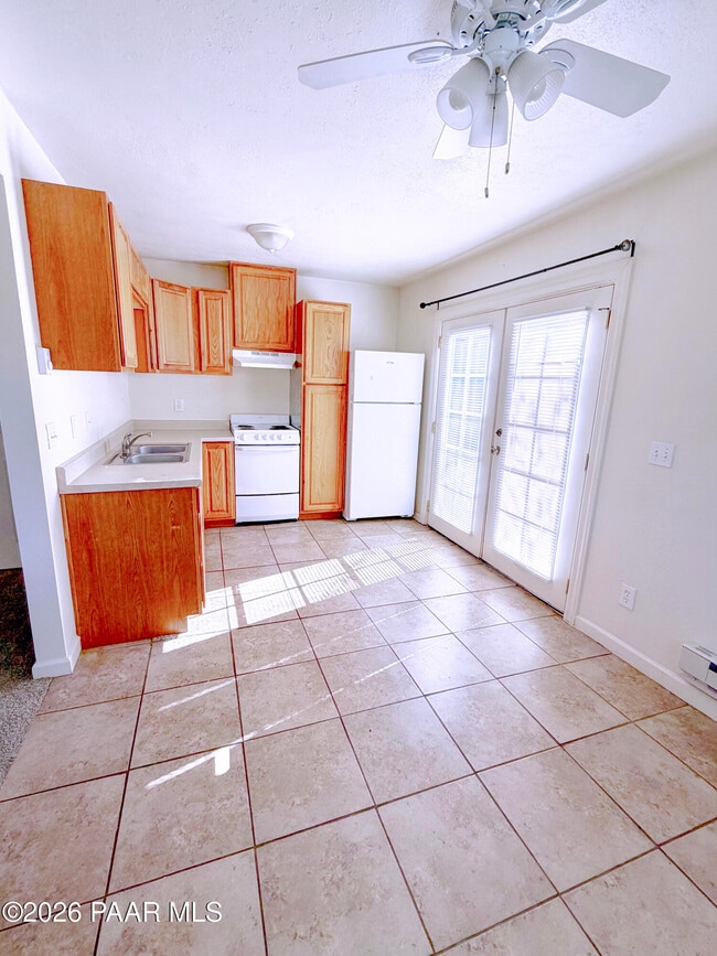 Photo - 114 N Willow St